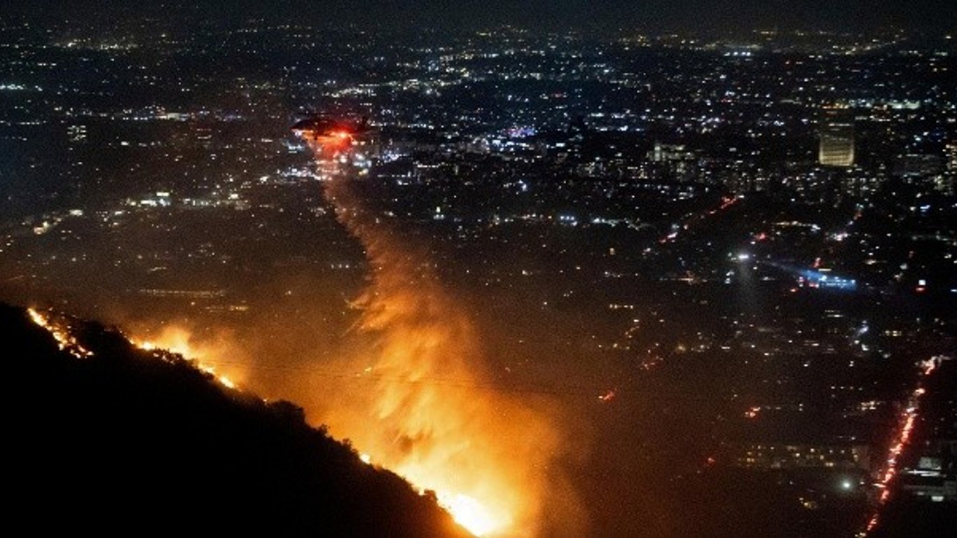 Incendios en Los Ángeles devastan hogares de celebridades y comunidades enteras