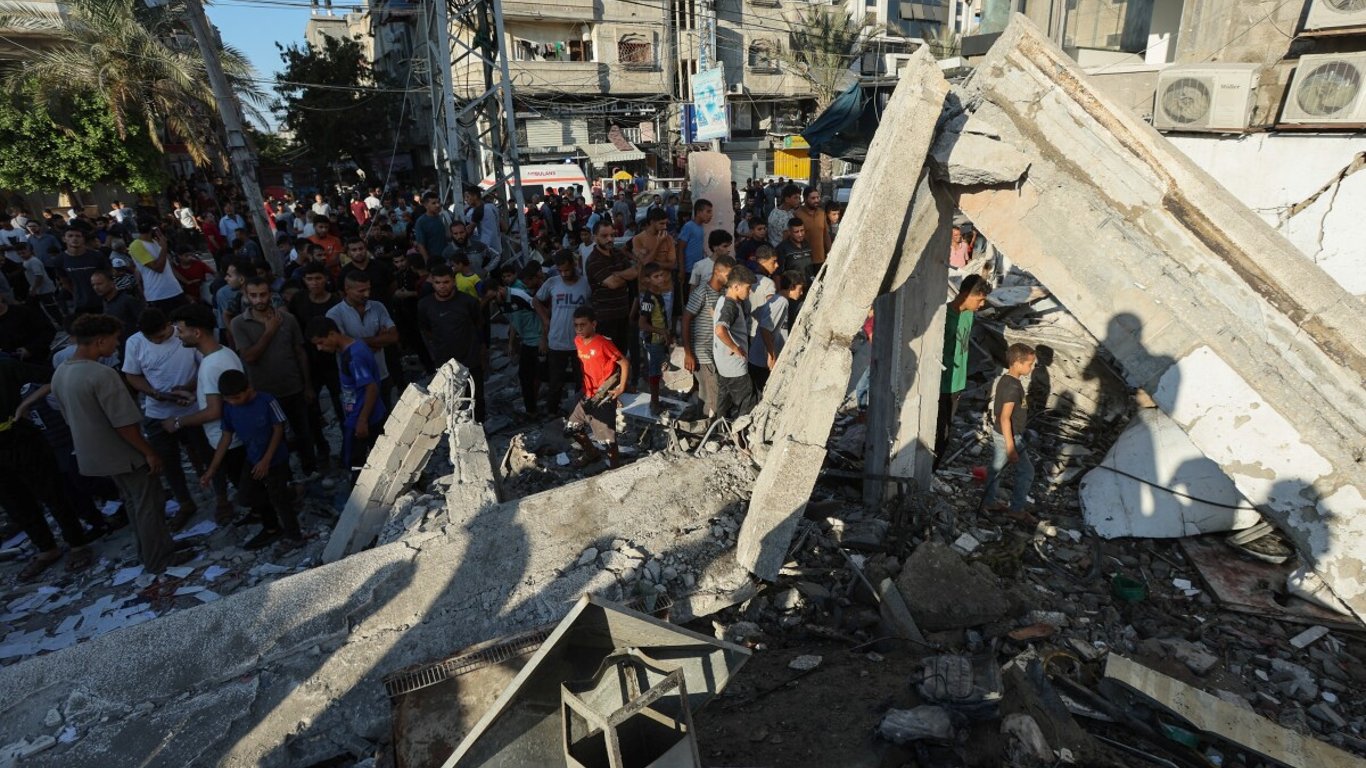 Escalation of violence in Gaza: dozens dead in attack on refugee school