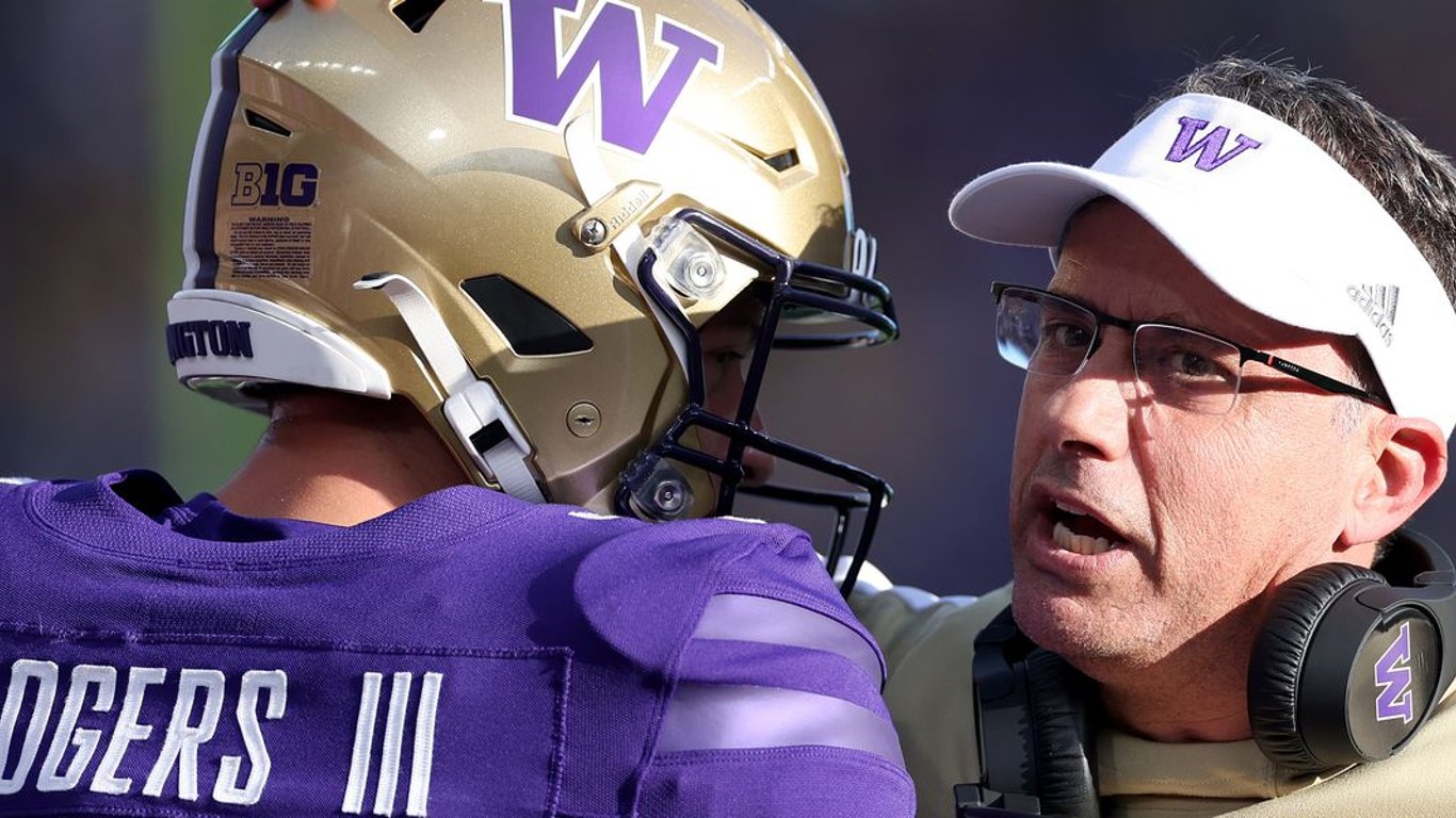 Jedd Fisch rompe la tradición: Prácticas de primavera de los Washington Huskies abiertas a todos los aficionados.