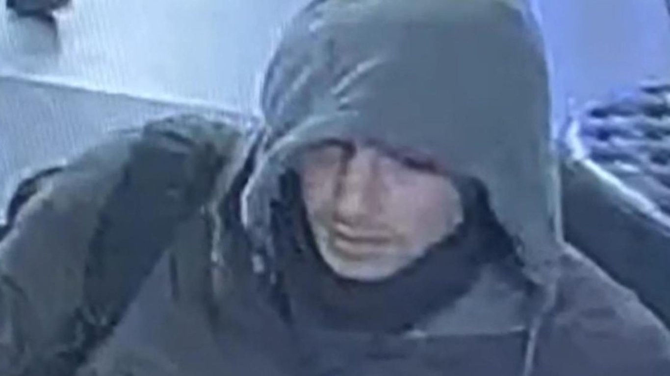 Valedictorian en el centro de una cacería de hombres relacionada con el impactante asesinato de un CEO de atención médica.