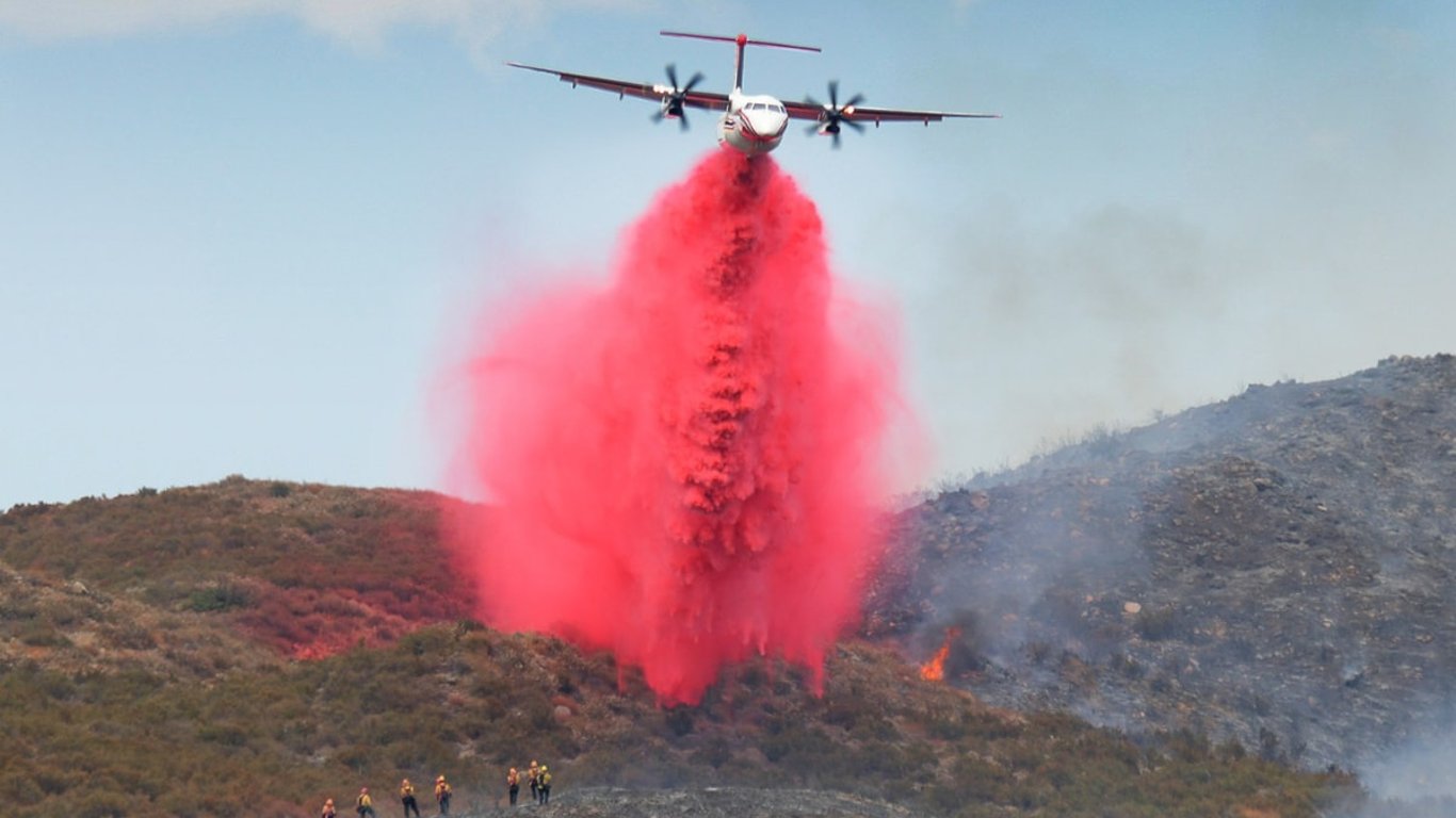 Conair alcanza un hito con la 20ª conversión de Dash 8-400 en medio del creciente peligro de incendios forestales.