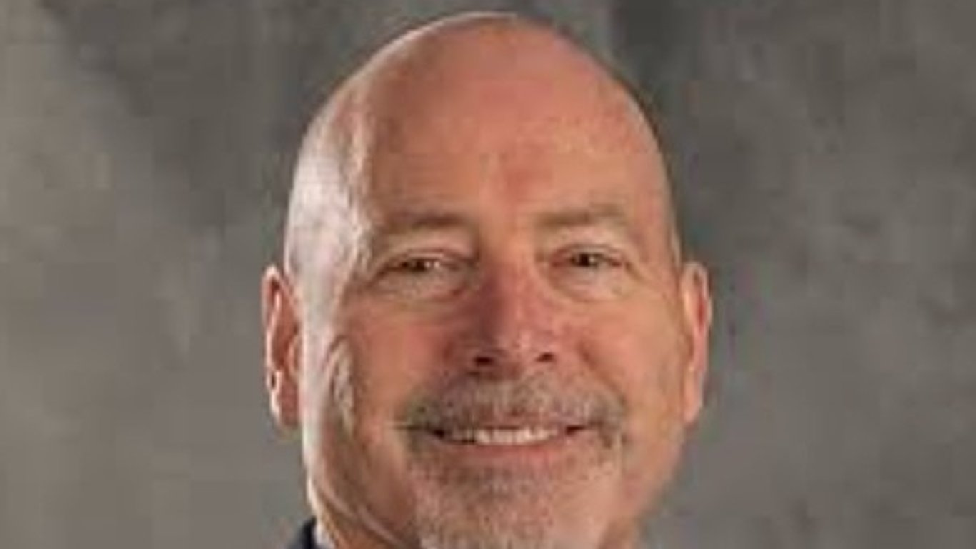 Apuntemos su atención a: Aterrador apuñalamiento en el lugar de trabajo genera preocupaciones sobre crímenes imitadores en la comunidad empresarial.