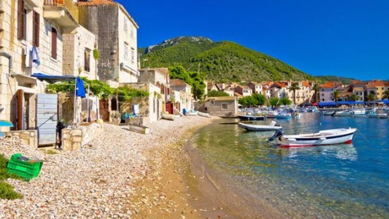 Turistas británicos en España entran en pánico tras un terremoto moderado en Andalucía, se emiten alertas de emergencia.