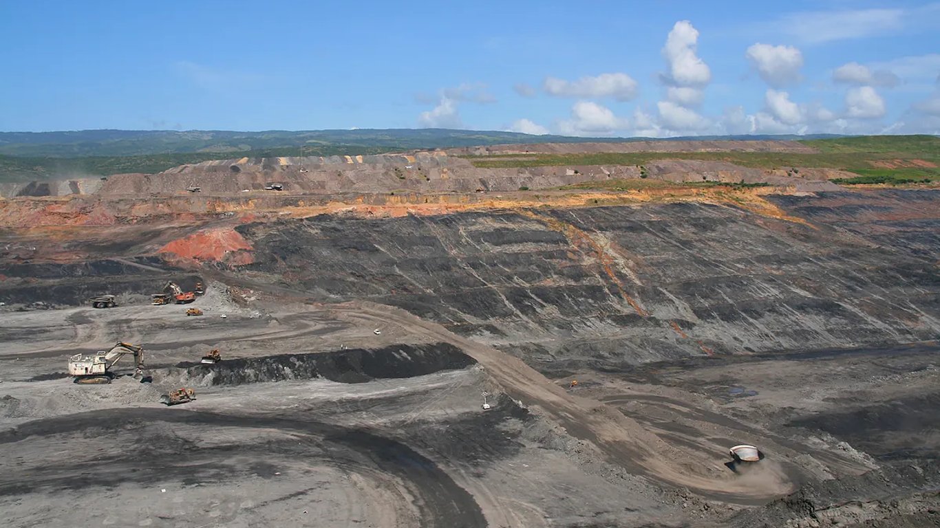 Glencore evalúa trasladar su cotización de Londres a Nueva York ante incertidumbre minera