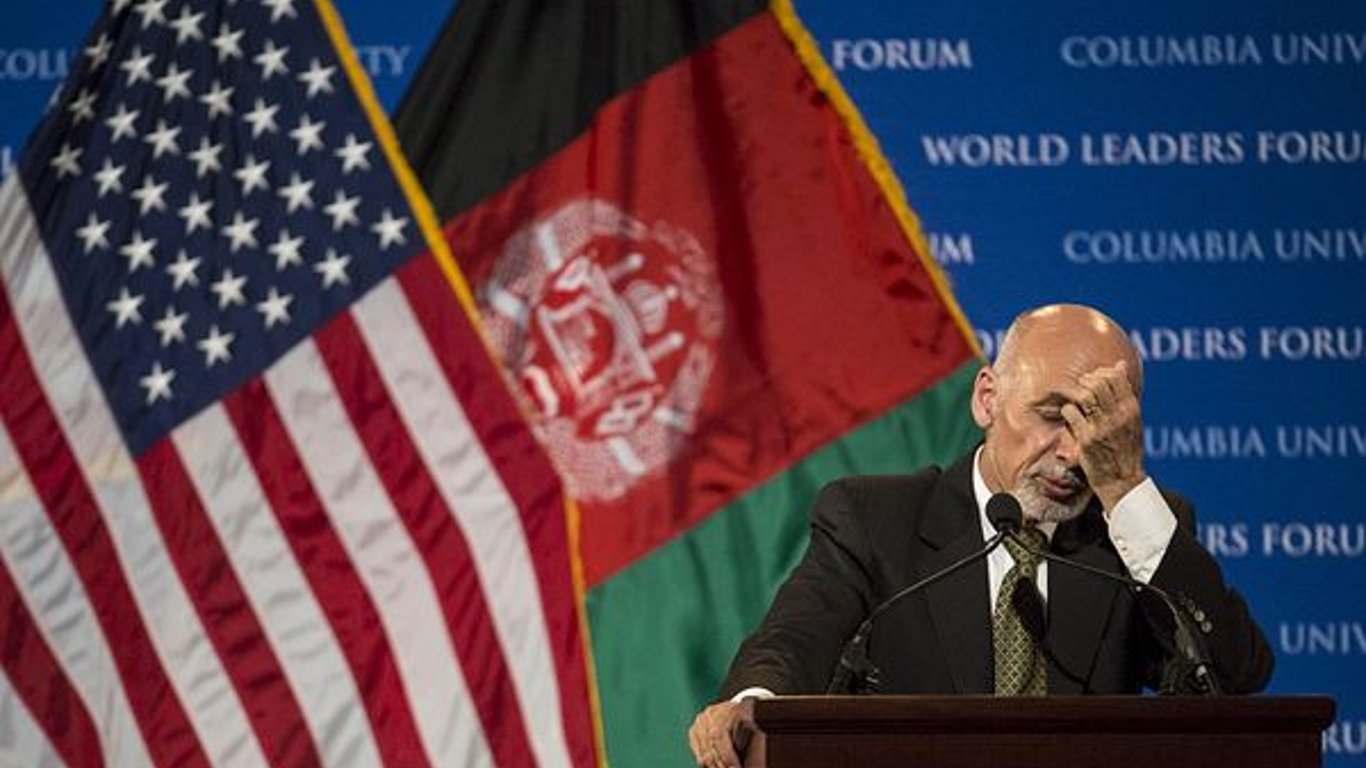 Aumentan las preocupaciones en Voice of America por el posible cambio de liderazgo de Kari Lake.