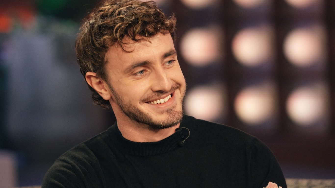 Cortes Audaces y Estilos Creativos: Los Peinados de Celebridades Masculinas Redefinen el Cuidado Personal en 2024