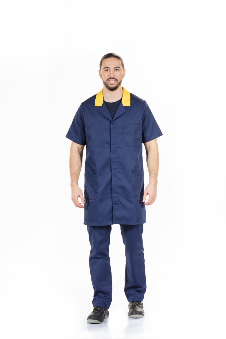 Trabalhador com Bata de Trabalho de Homem com Manga Curta para ser usada como roupa de trabalho