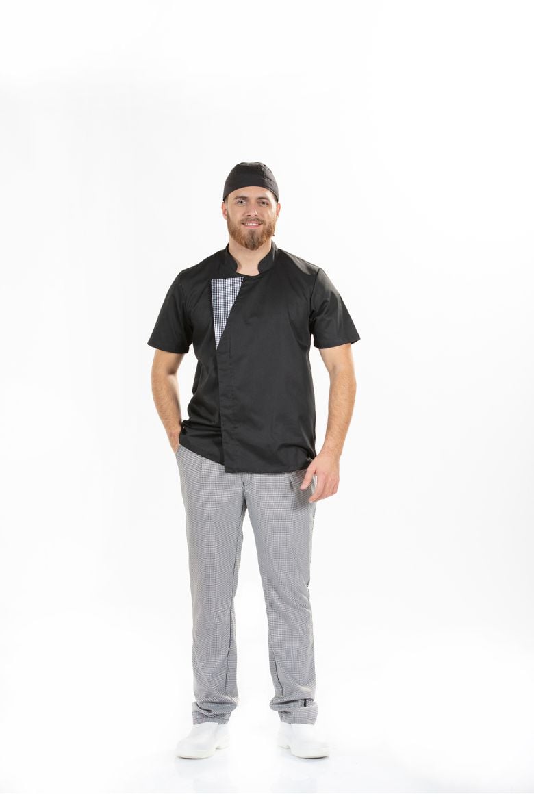Cozinheiro Vestido com uma Jaleca Preta para uniforme de trabalho
