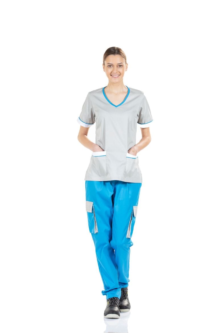 Trabalhadora da área da indústria vestida com uma túnica de trabalho de senhora