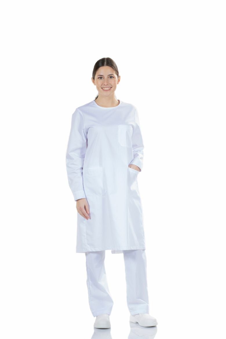 Healthcare professional wearing a Medical gown for women in white, along with matching white trousers, designed as a professional uniform manufactured by Unifardas.