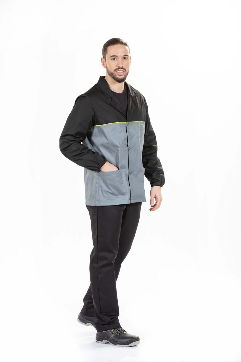 Man wearing a men's work jacket made by unifardas