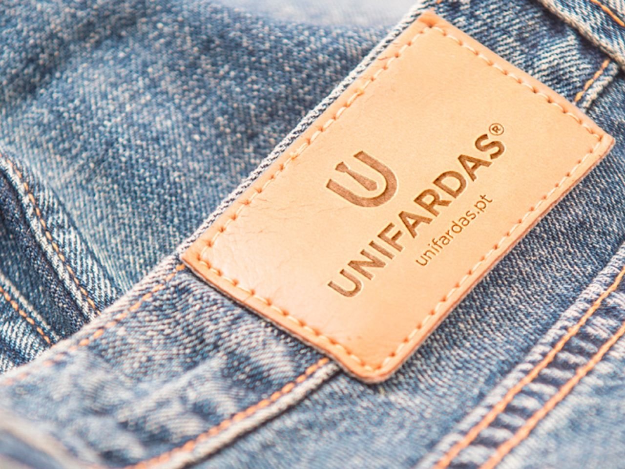 Capa do artigo de blog sobre como escolher o vestuário de trabalho ideal fabricado pela Unifardas