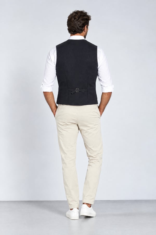 Men's Classic Vest in Black - Image 2