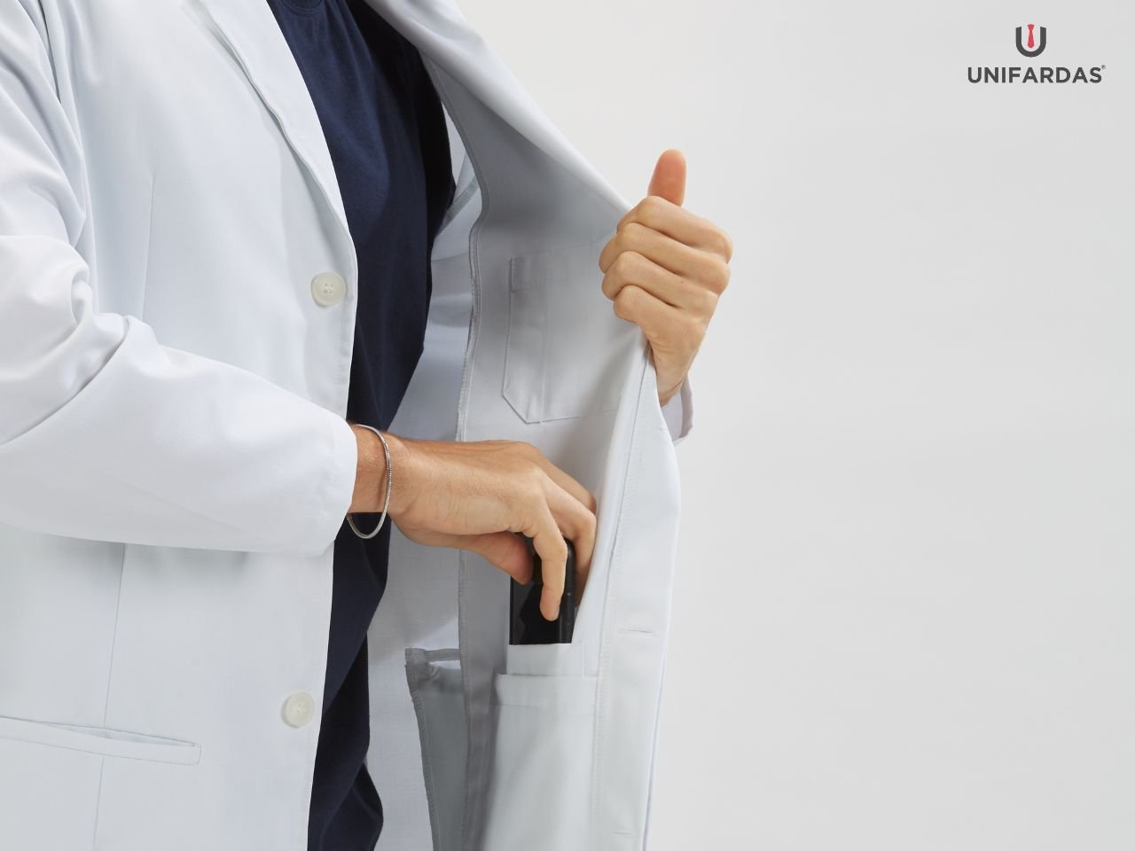 7 Reasons to wear chemistry lab coats
