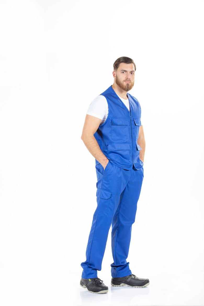 Man wearing pants for work with a side pocket