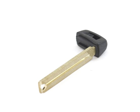 New-Aftermarket-Toyota-Smart-key-Remote-Emergency-Blade-one-side-Compatible-Part-Number:-69515-33100-High-Quality-Best-Price---Emirates-Keys