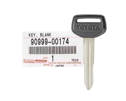 New-Toyota-Hilux-Genuine-OEM-key-blank-Without-Transponder-OEM-Part-Number:-90999-00174-,-9099900174----Emirates-Keys