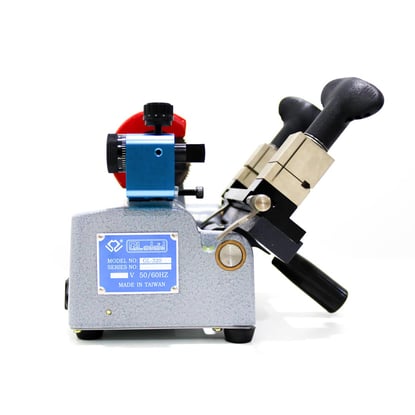 GLADAID-GL-320LC-Taiwan-Two-Way-Duplicating-Key-Cutting-Machine-For-carrying-out-the-work,-with-12V-car-charger-electricity.-And-rechargeable-batteries