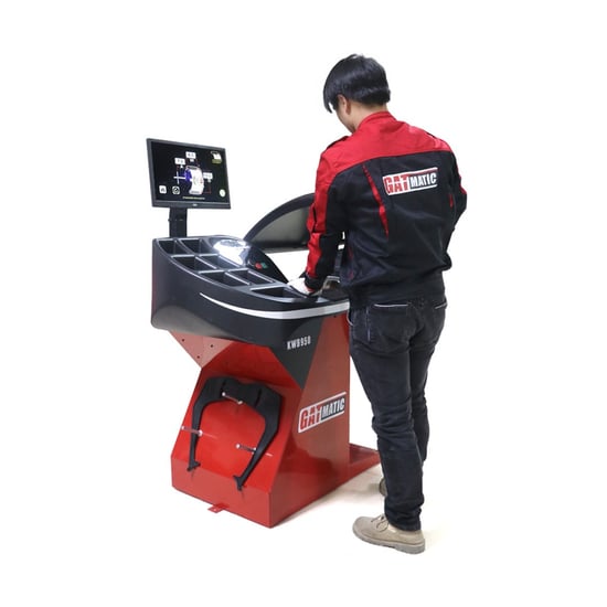 New-GATmatic-KWB-950-Wheel-Balancer-Machine-High-precision-Wheel-Balancer-Features-A-User-friendly-Interface-That-Provides-Fast-Floor-to-floor-Cycle-Time---Emirates-Keys