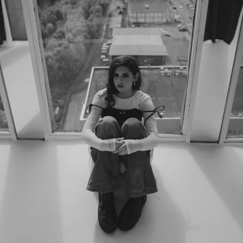 Lyuda Bielousova (LB) – переслідувати час
