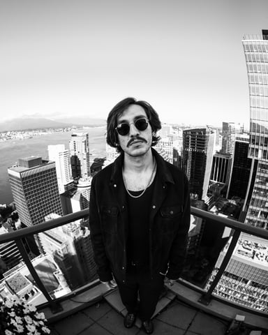 Yan Axel — photo 1