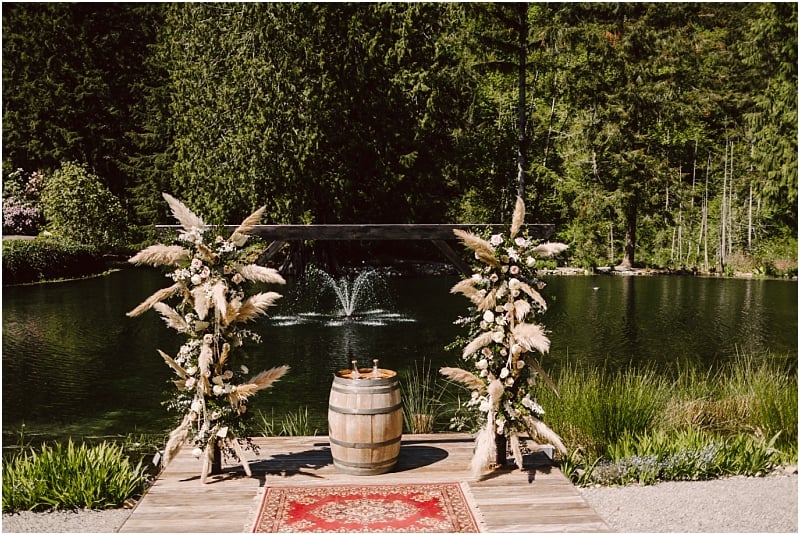 dried floral in your wedding heat plan