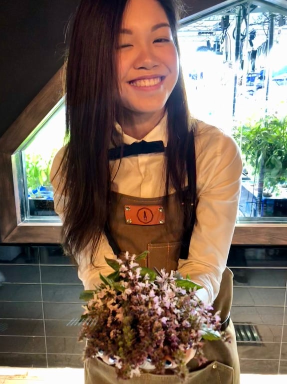 Service, basil in the apron