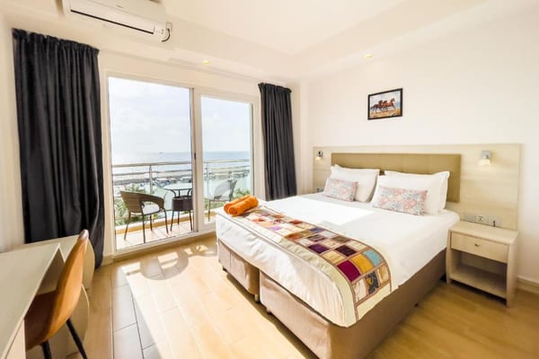 iCom Marina Sea View