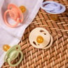 Wee Baby Pure Doğal Yumuşak Kauçuk Uçlu Yuvarlak Emzik 6-18 Ay Mavi