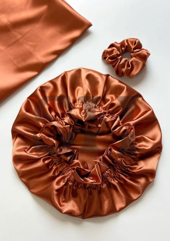 Soi Home Premium İpek-Saten Bone + 2’li Scrunchie Seti (3’lü Saç Bakım Seti) – Toptan Satış