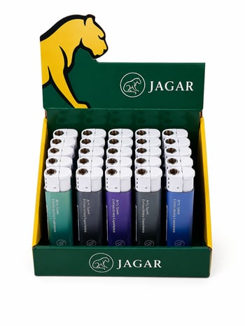 Jagar Jcm 027 Turbo Çakmak – Renkli Gövde, Güçlü Alev, Standlı Teşhir Kutusu