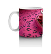 Kalpli Fon Üzerinde Oturan Şirin Boğa Baskılı Kahve Kupası Renkli