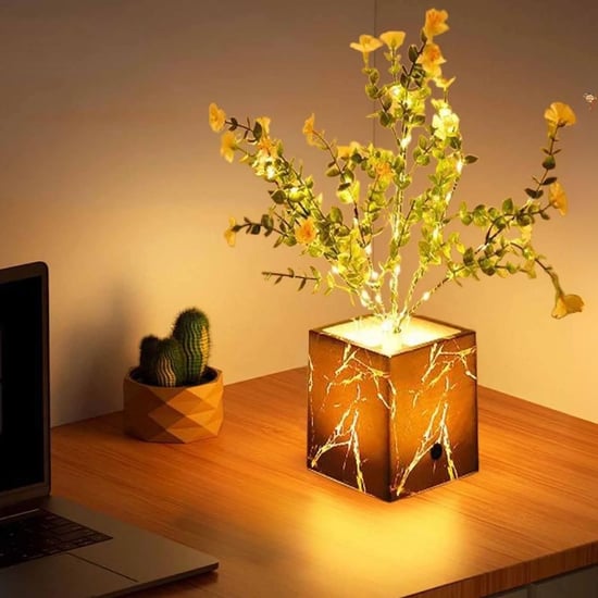 BUFFER® Işıklı Yapay Çiçek – Siyah Saksılı LED Dekoratif Bitki, Masaüstü ve Ev Ofis Aydınlatmalı Süs