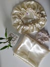 Soi Home Premium İpek Saten Bone + 50×70 Yastık Kılıfı + 2’li Scrunchie Seti