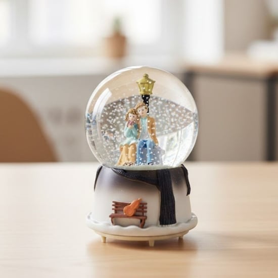 Buffer® Pilli İşıklı Müzikli Kar Küresi–kış Masalı Bankta Sevgili figürlü Eğlenceli Masaüstü Biblo,