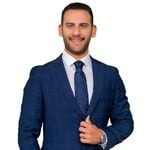 Discover Persian 𝐍𝐚𝐯𝐢𝐝 𝐇𝐚𝐤𝐢𝐦𝐢 – Top Realtor in Vancouver