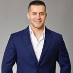 Discover Persian 𝐇𝐚𝐦𝐢𝐝 𝐙𝐞𝐢𝐧𝐚𝐥𝐢 – Top Realtor in Vancouver