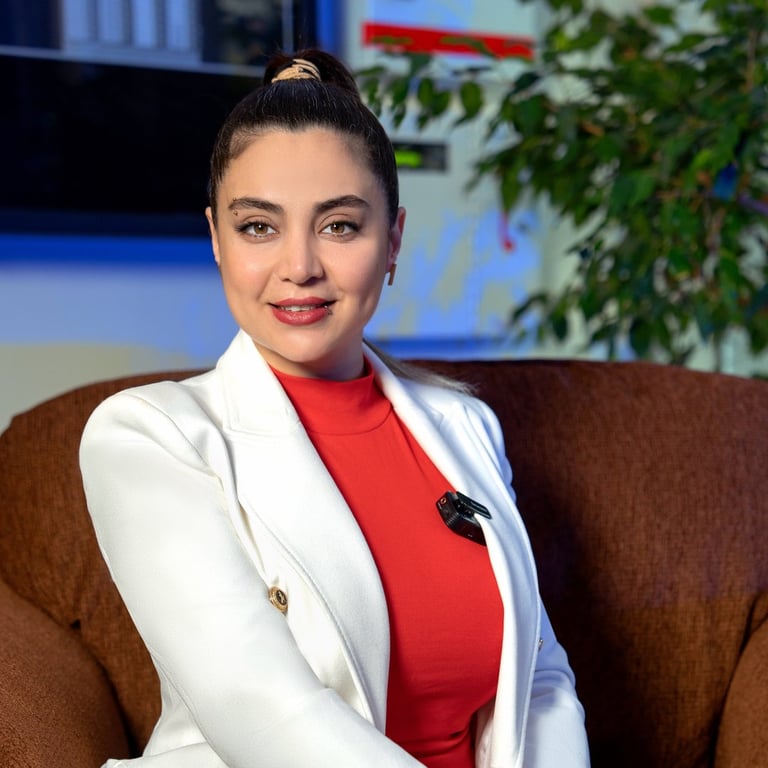 هانیه قاجار بیزینس کوچ