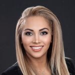 Discover Persian 𝐌𝐀𝐍𝐃𝐀𝐍𝐀 𝐓𝐄𝐇𝐑𝐀𝐍𝐈 – Top Mortgage Broker in Vancouver