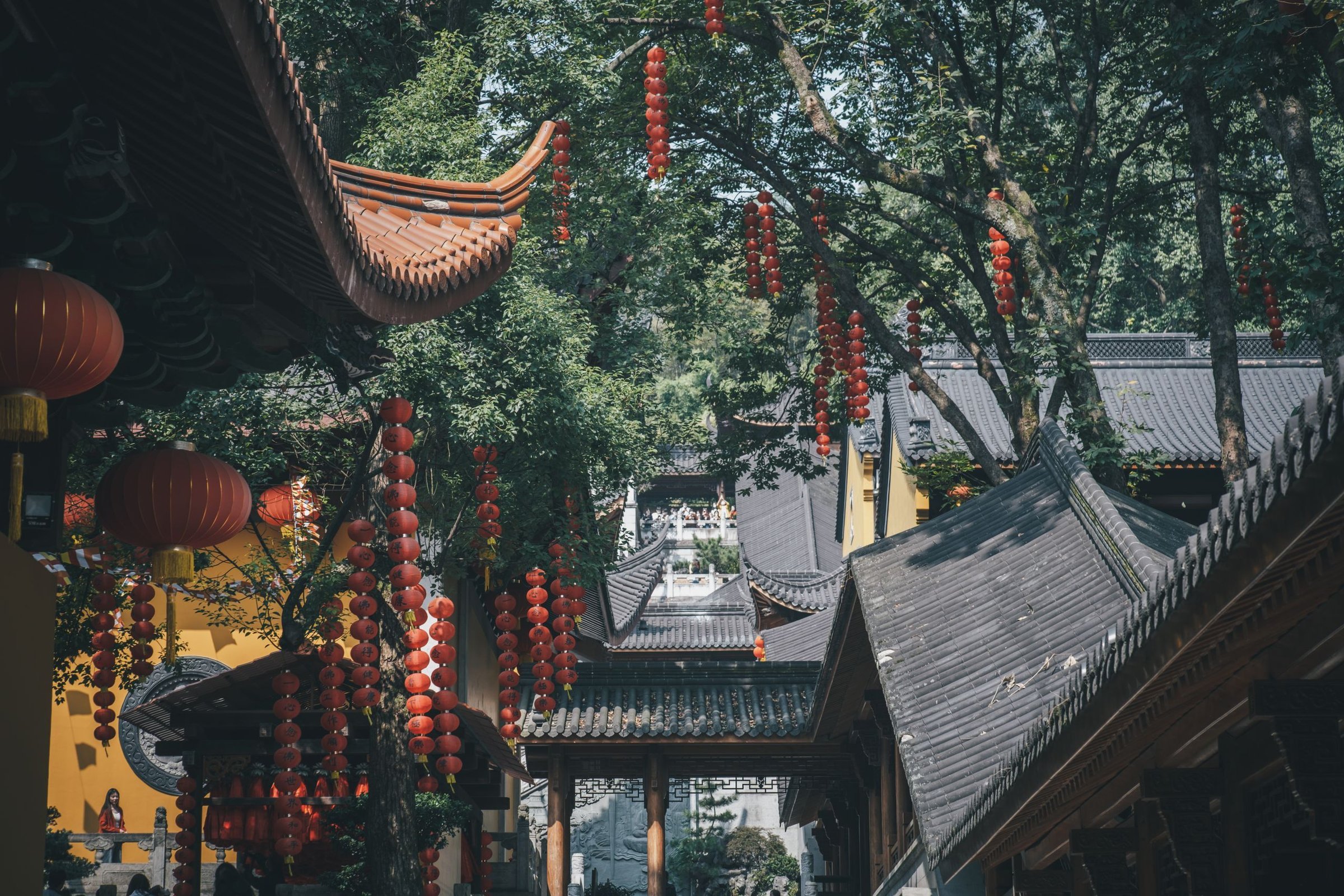 Kuil berlampion merah di Hangzhou