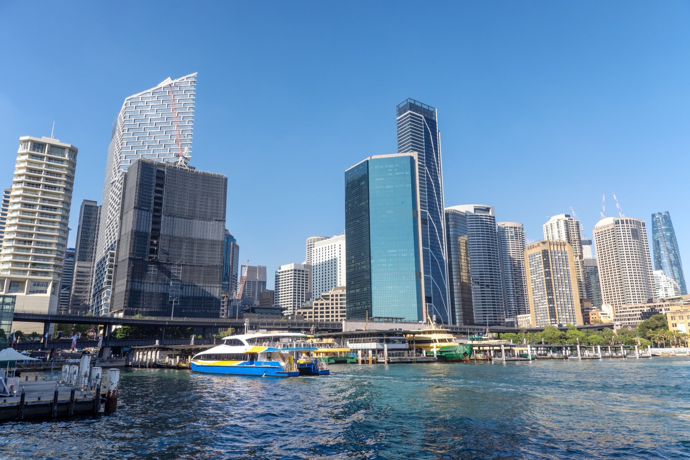 Feri hilir mudik di Circular Quay