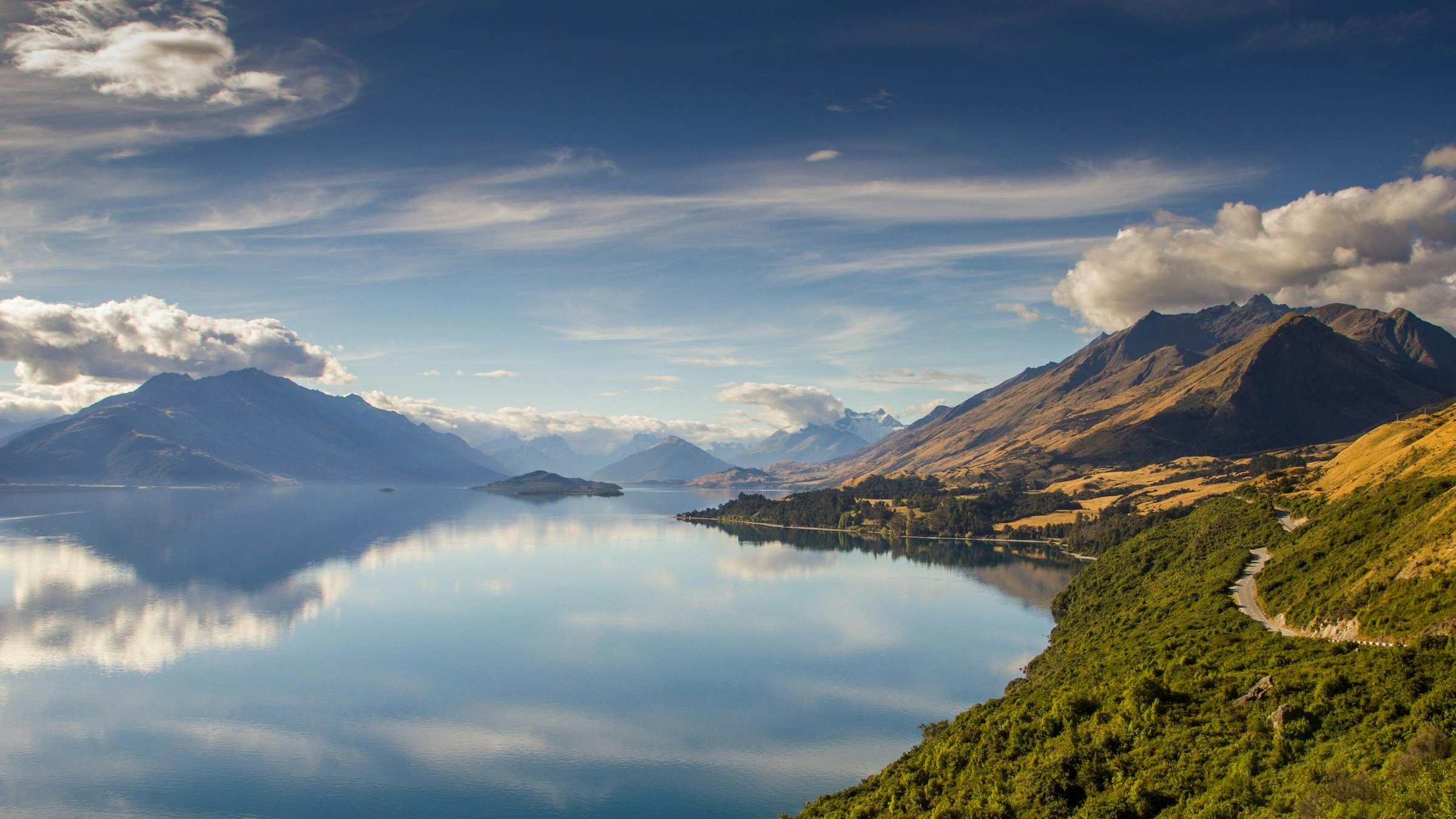 Danau Wakatipu dan pegunungan di Queenstown, Selandia Baru