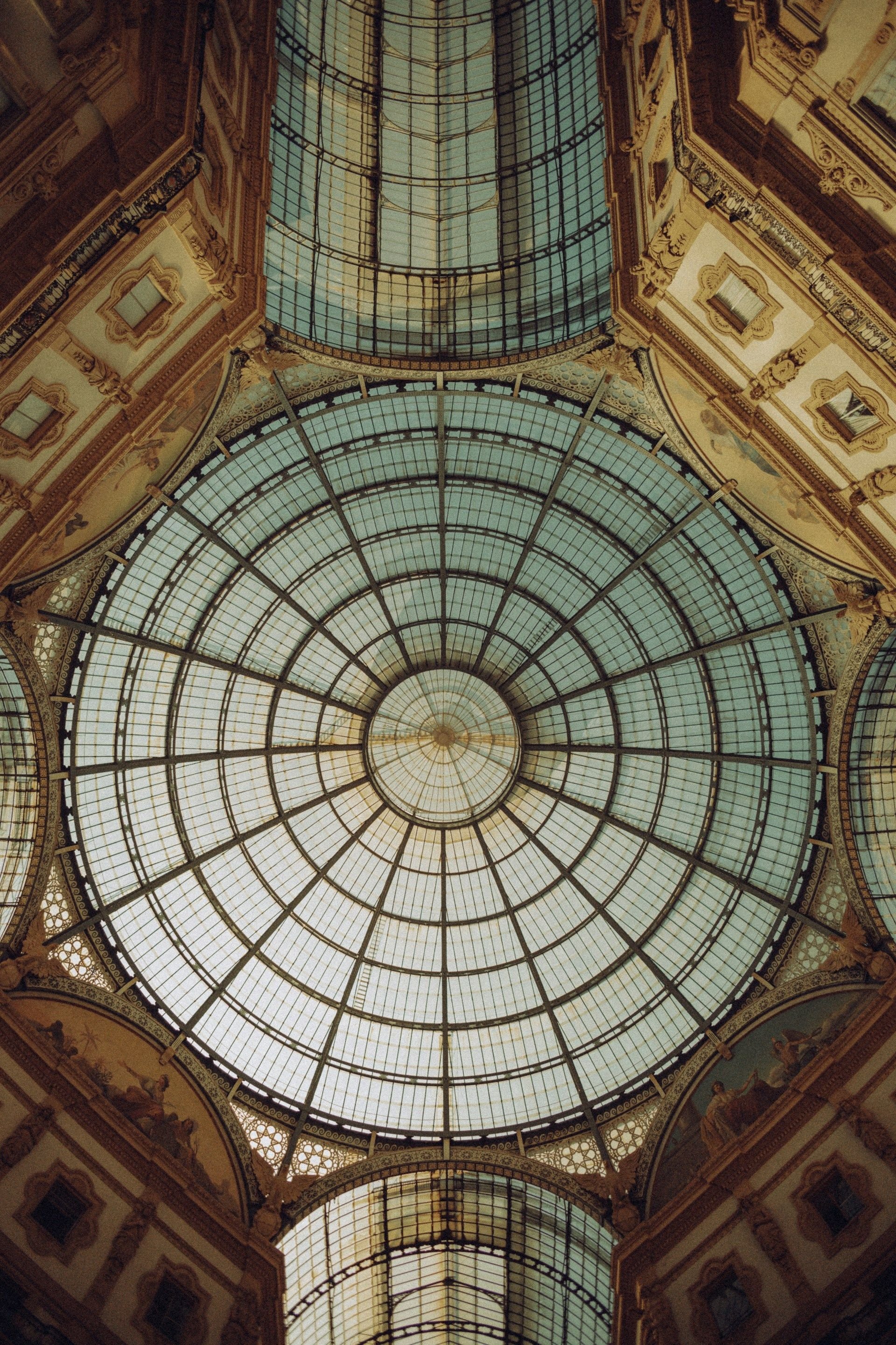 Kubah kaca Galleria Vittorio Emanuele II di Milan