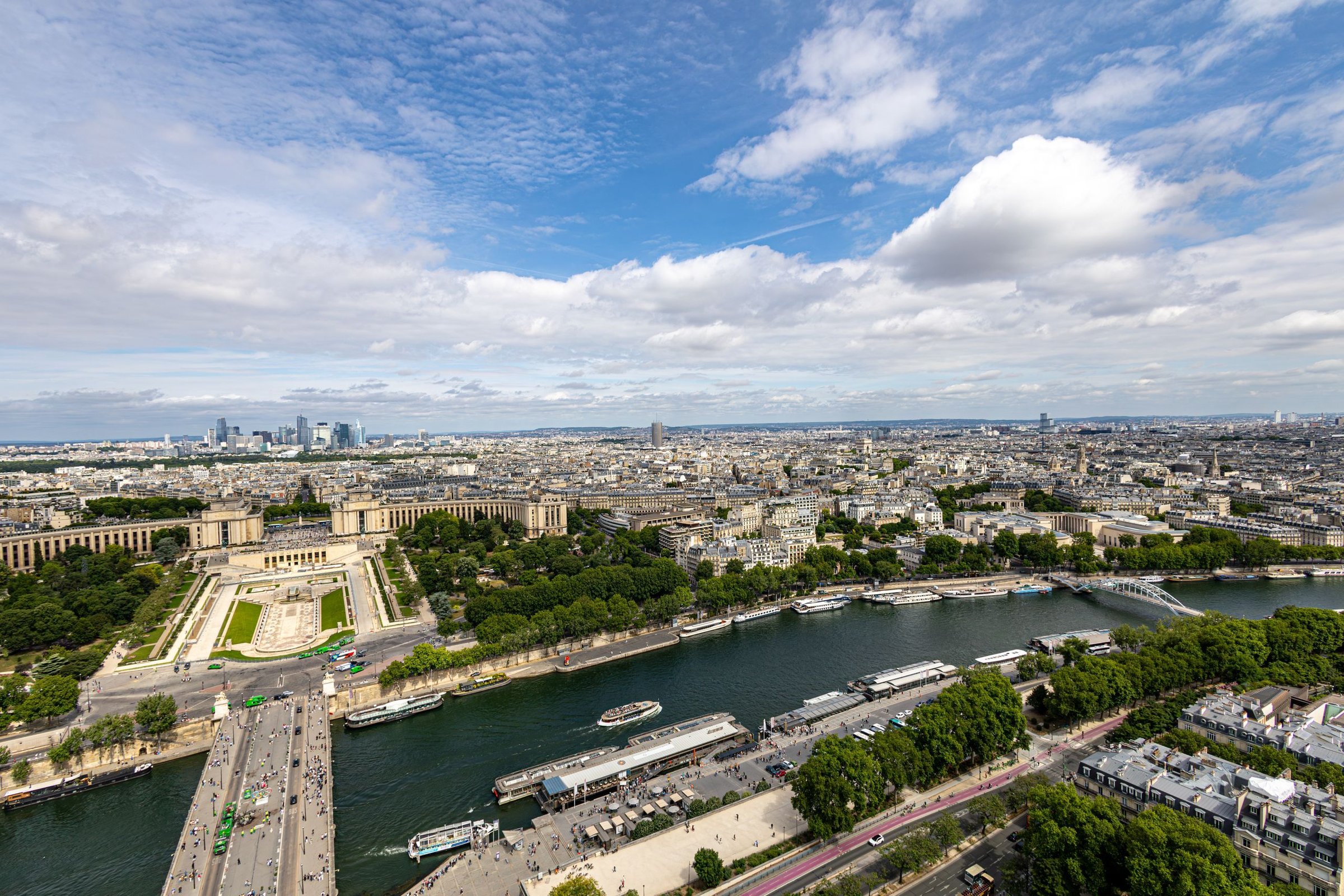 Panorama Paris dari udara