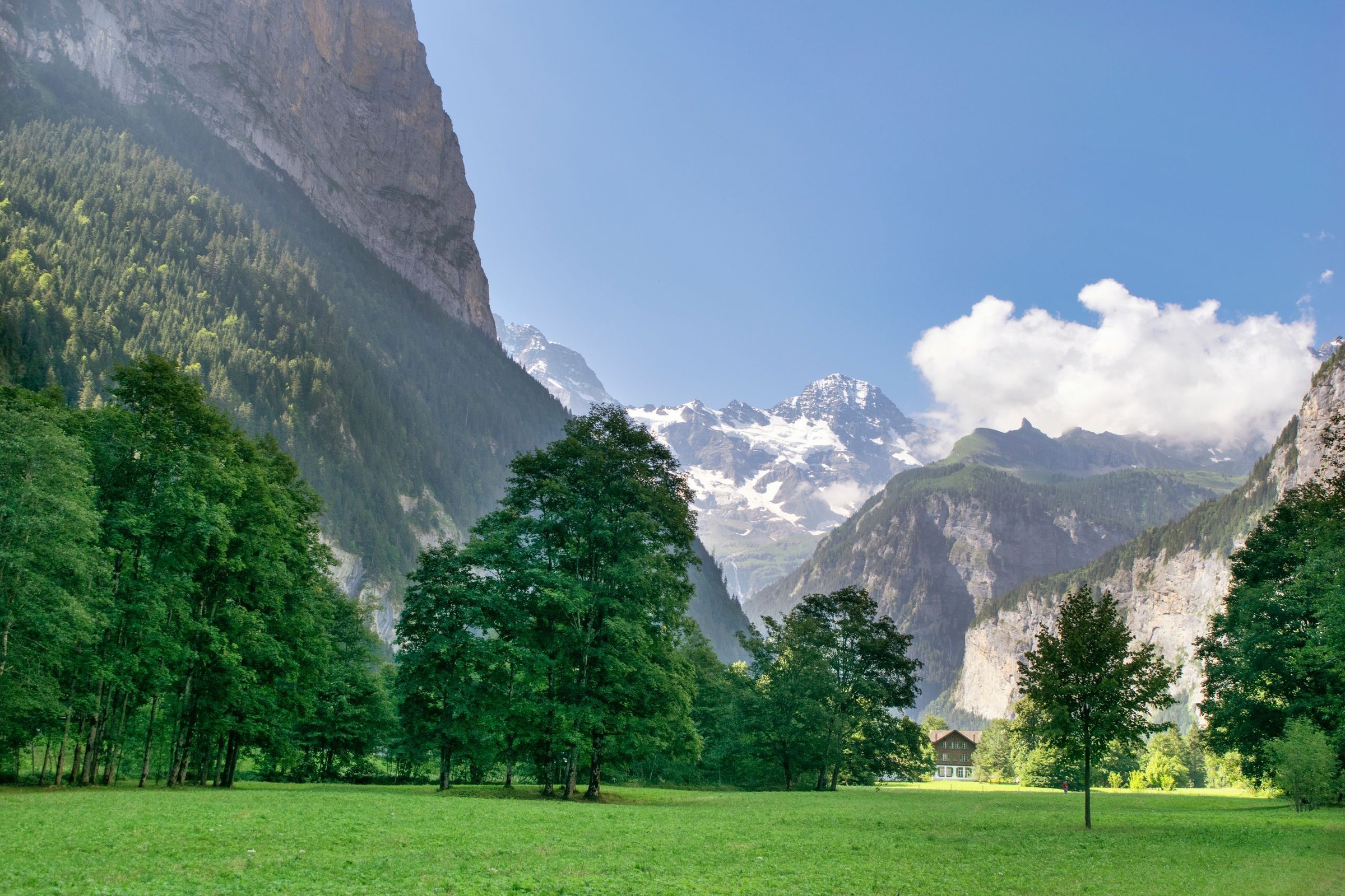 Lembah Lauterbrunnen yang hijau di Swiss