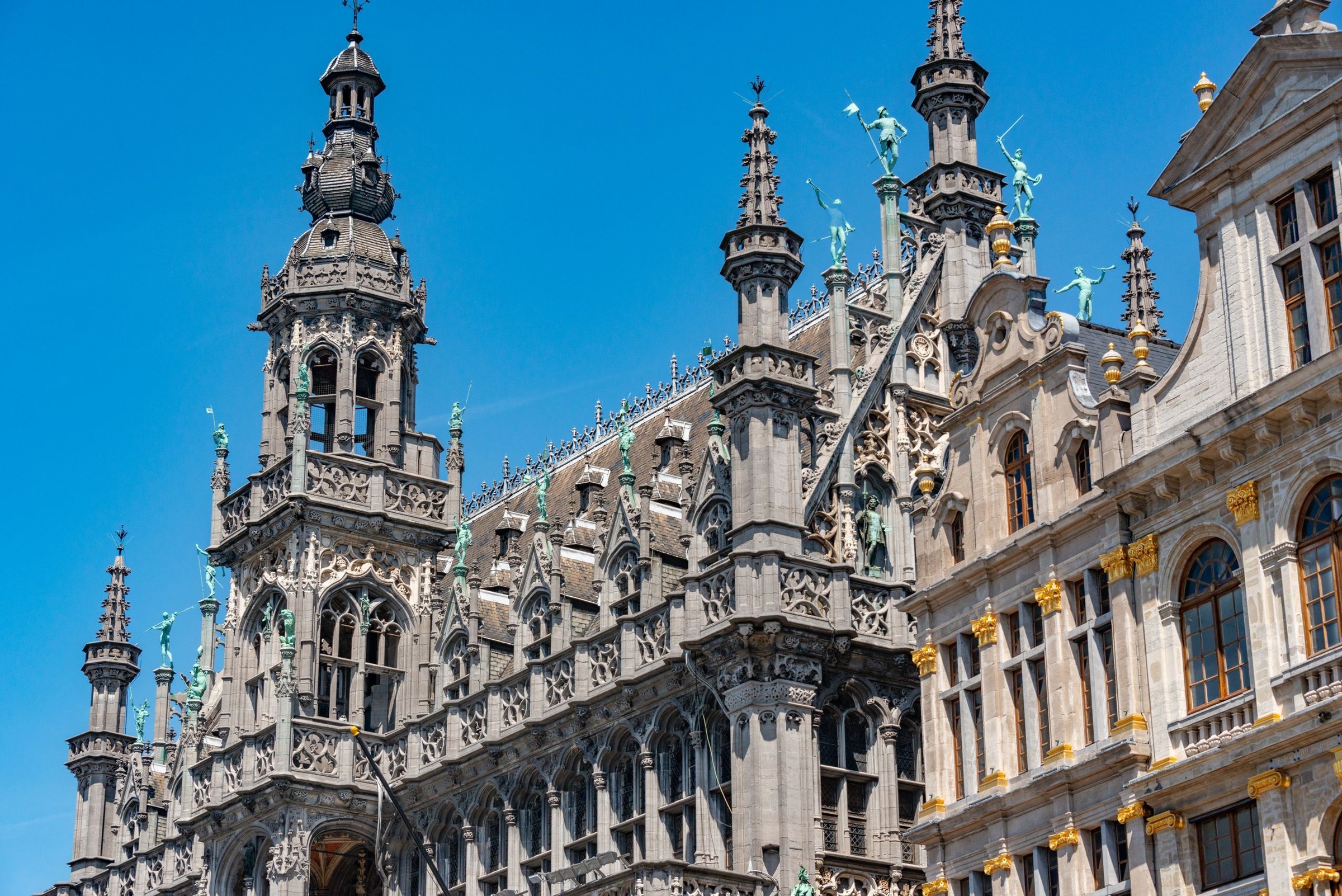 Grup Avenir: Kumpul di Grand Place Brussels sambil nunggu giliran foto di depan Manneken Pis.