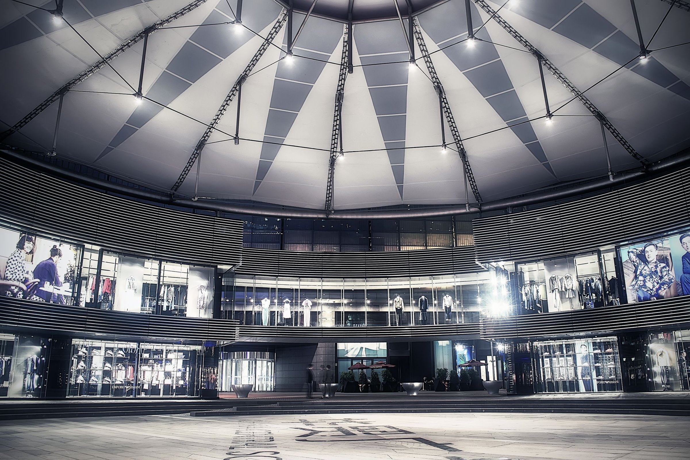 Pusat perbelanjaan modern di Beijing