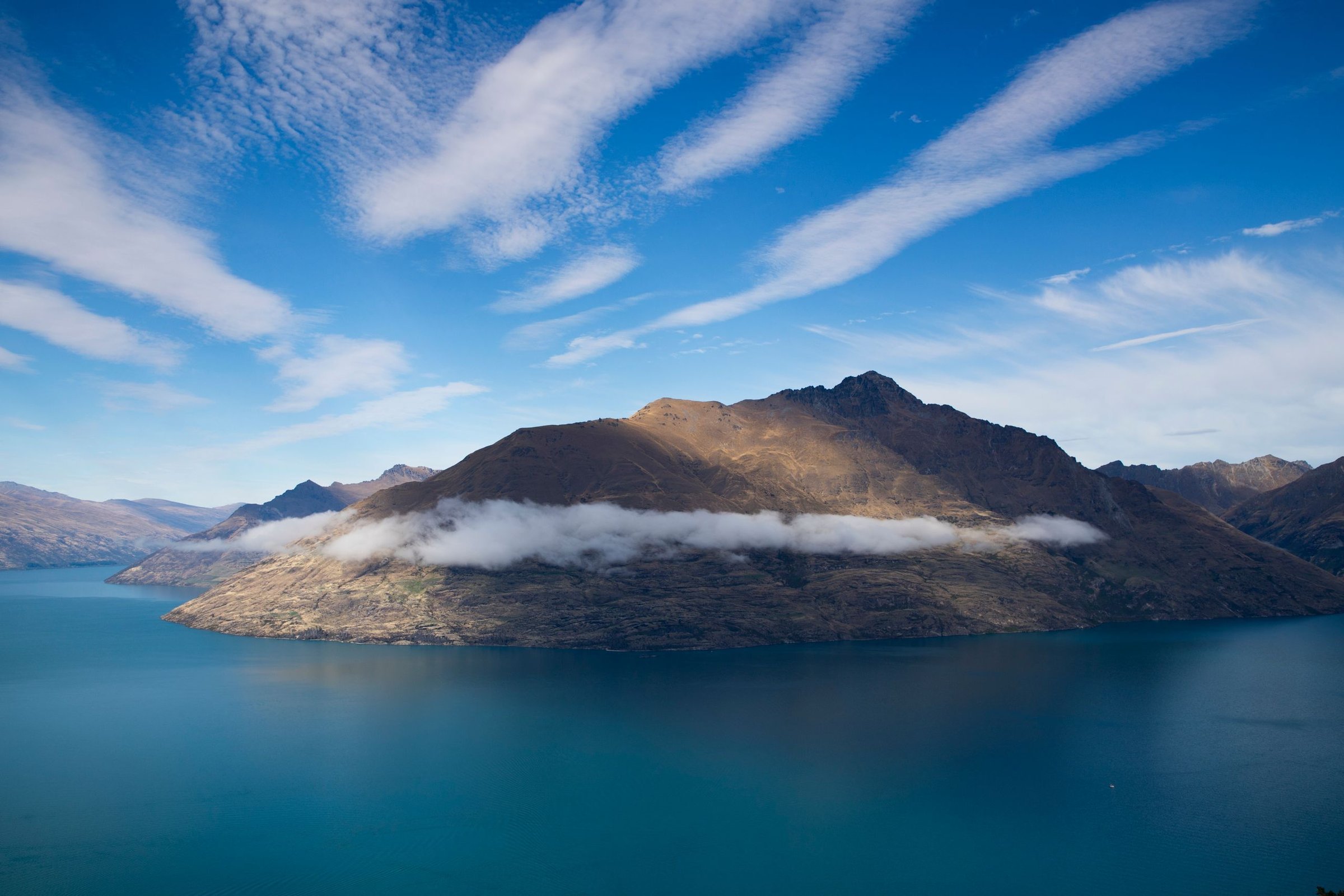 Danau Wakatipu dan pegunungan Queenstown