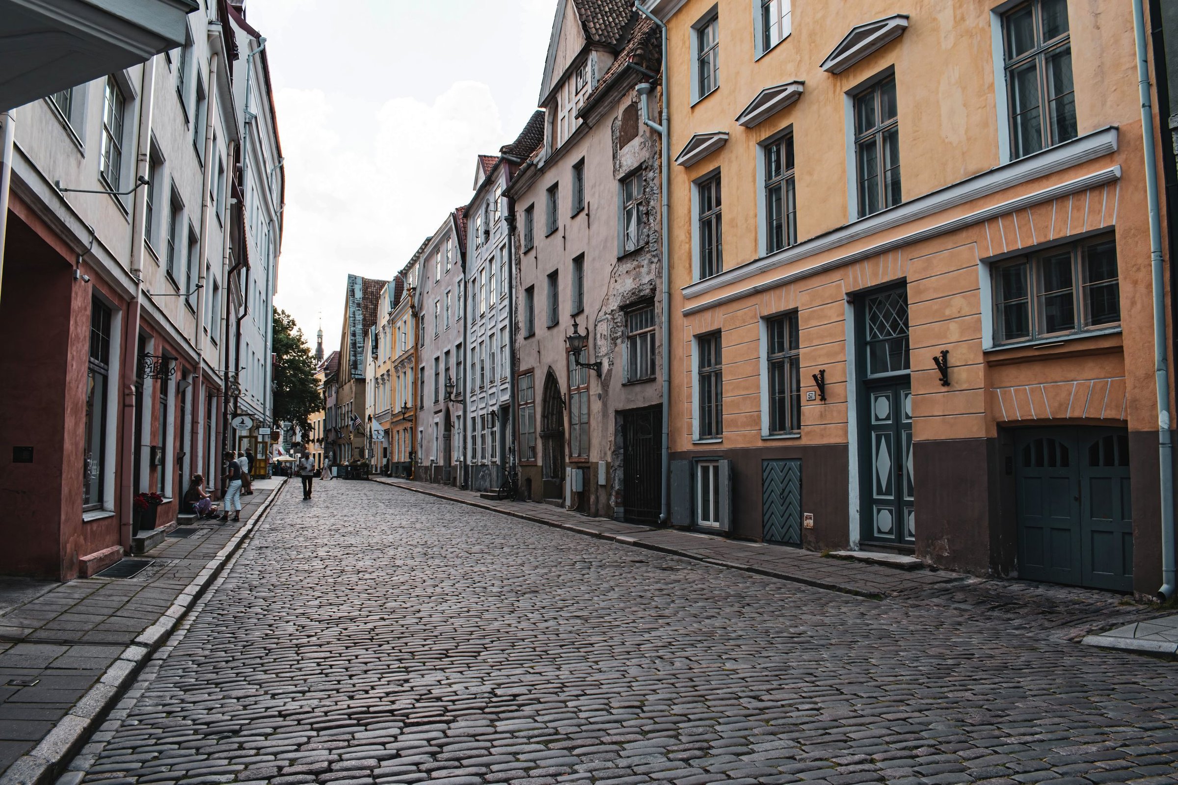 Kota Tua Tallinn: Menyusuri lorong batu kota tua Tallinn.