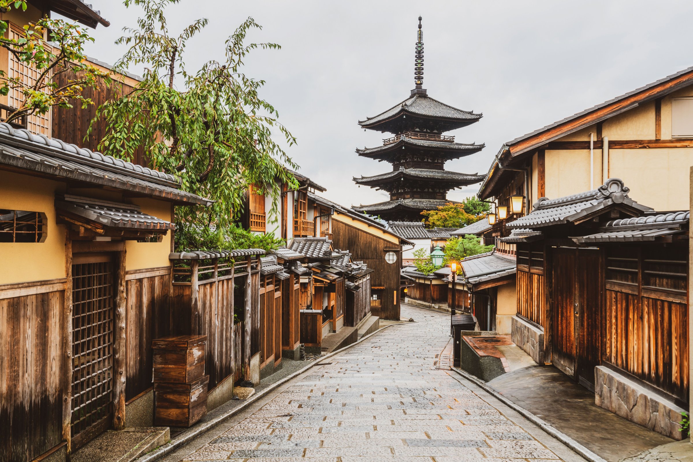 Pagoda Yasaka di ujung jalan tradisional Higashiyama, Kyoto